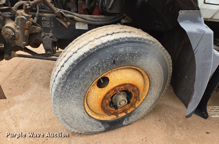 image for item DP6115 2005 Mack CX613 semi truck