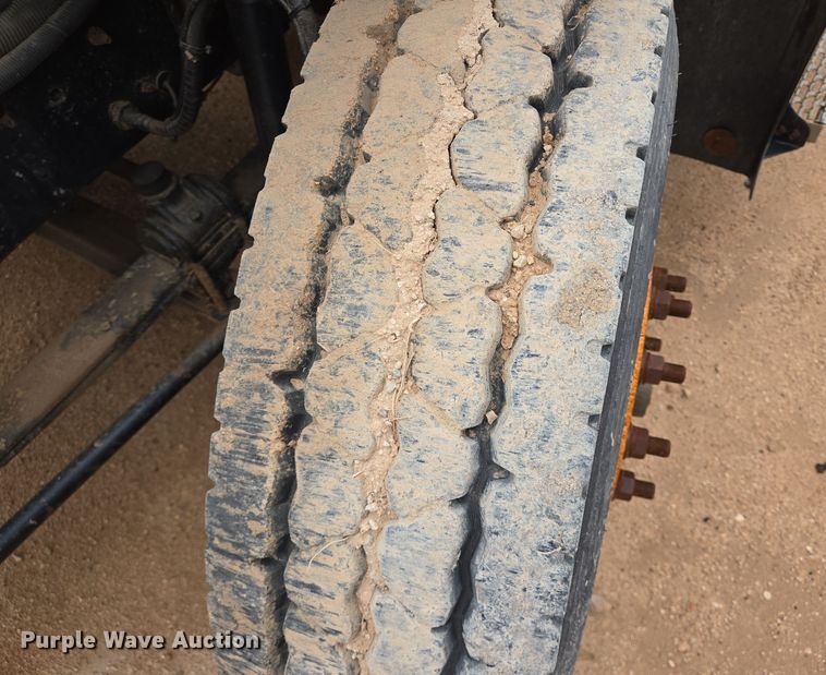 image for item DP6115 2005 Mack CX613 semi truck