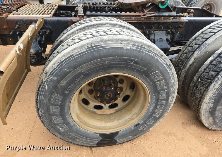 image for item DP6115 2005 Mack CX613 semi truck