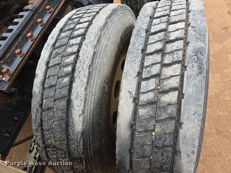 image for item DP6115 2005 Mack CX613 semi truck