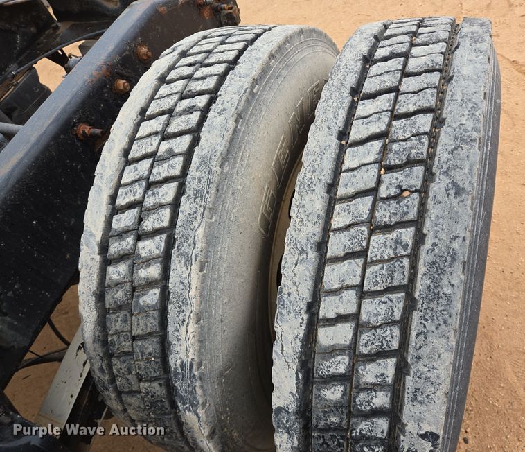 image for item DP6115 2005 Mack CX613 semi truck