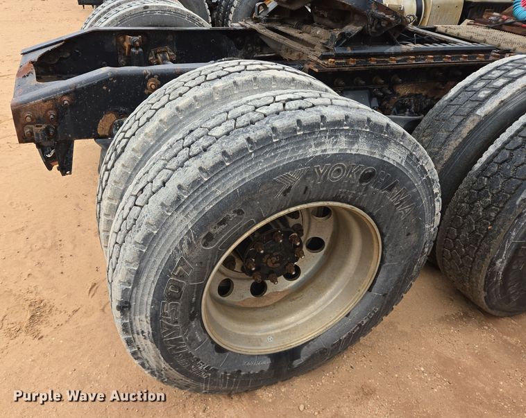 image for item DP6115 2005 Mack CX613 semi truck