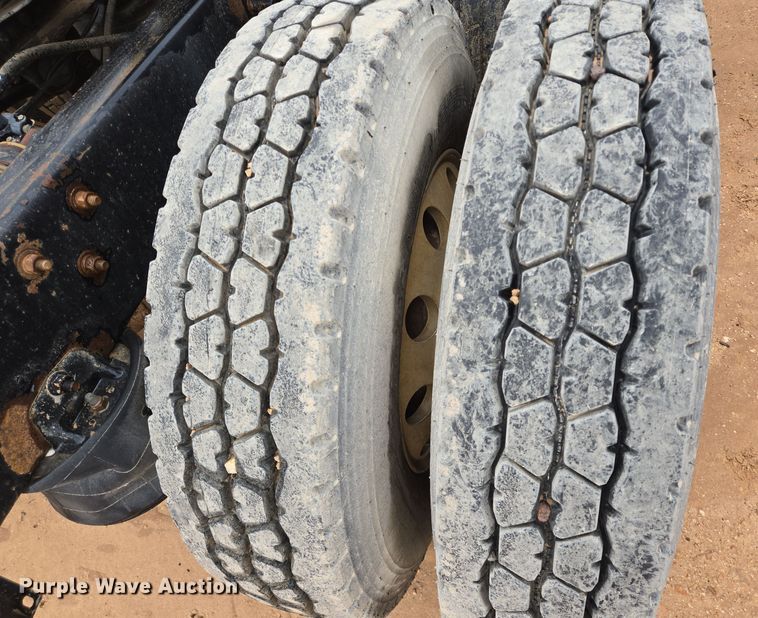 image for item DP6115 2005 Mack CX613 semi truck