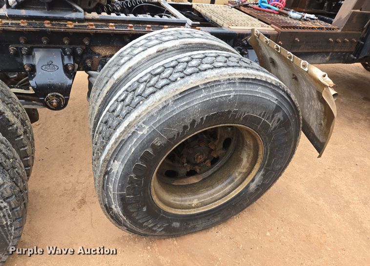 image for item DP6115 2005 Mack CX613 semi truck