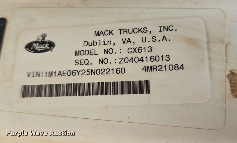image for item DP6115 2005 Mack CX613 semi truck