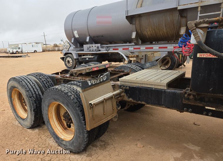 image for item DP6117 2009 Mack CHU613 semi truck