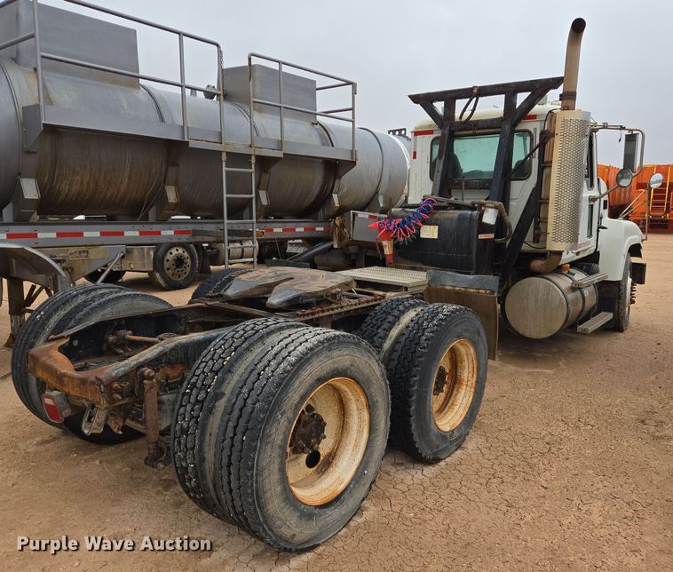 image for item DP6117 2009 Mack CHU613 semi truck