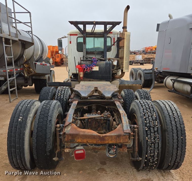 image for item DP6117 2009 Mack CHU613 semi truck