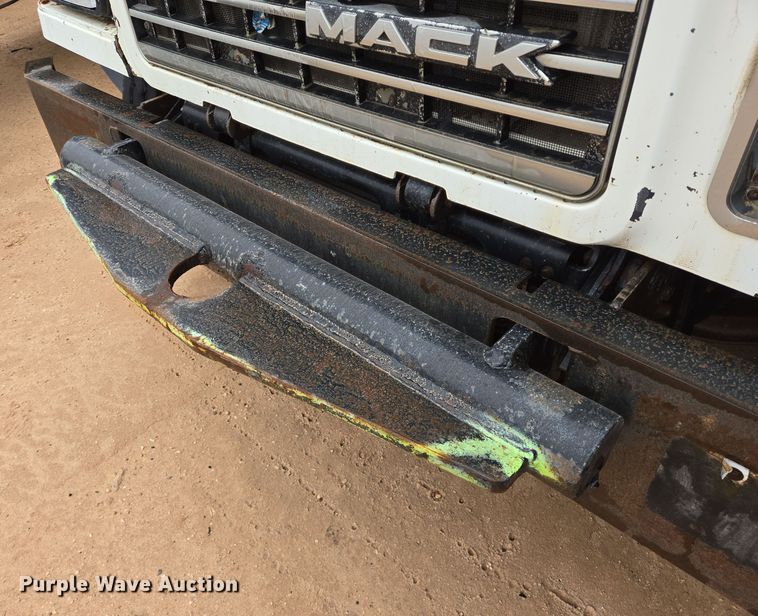 image for item DP6117 2009 Mack CHU613 semi truck