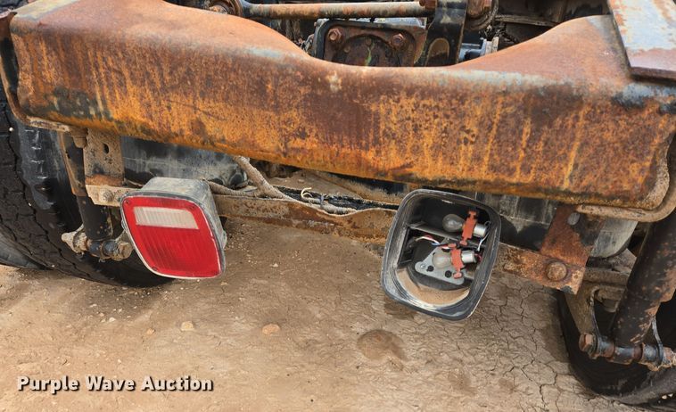image for item DP6117 2009 Mack CHU613 semi truck