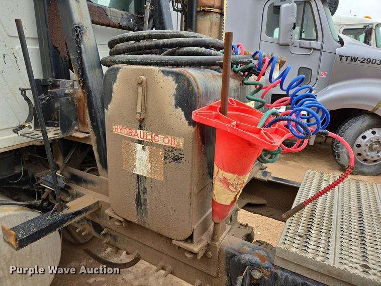 image for item DP6117 2009 Mack CHU613 semi truck