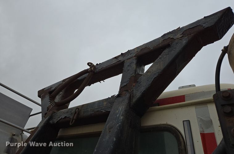 image for item DP6117 2009 Mack CHU613 semi truck