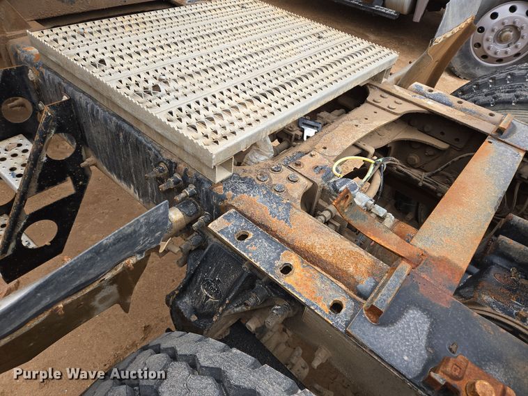 image for item DP6117 2009 Mack CHU613 semi truck