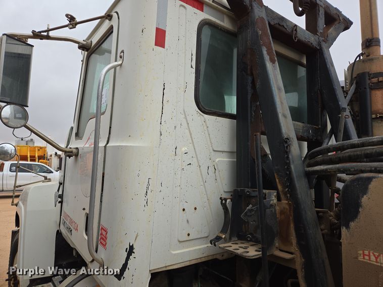 image for item DP6117 2009 Mack CHU613 semi truck