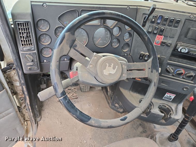 image for item DP6117 2009 Mack CHU613 semi truck
