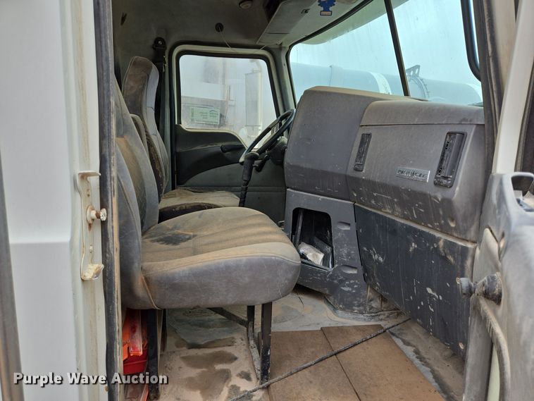 image for item DP6117 2009 Mack CHU613 semi truck