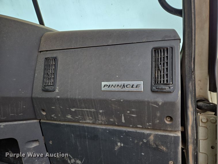image for item DP6117 2009 Mack CHU613 semi truck