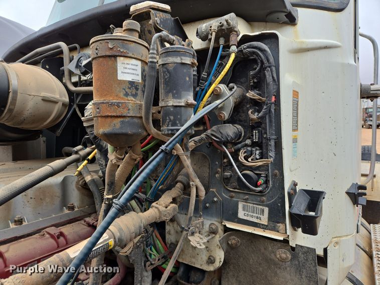 image for item DP6117 2009 Mack CHU613 semi truck