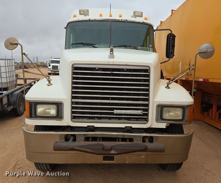 image for item DP6118 2009 Mack CHU613 semi truck