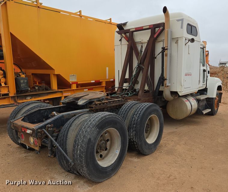 image for item DP6118 2009 Mack CHU613 semi truck