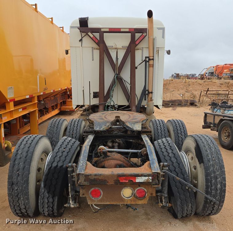 image for item DP6118 2009 Mack CHU613 semi truck