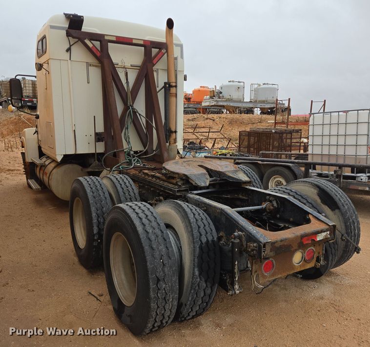 image for item DP6118 2009 Mack CHU613 semi truck