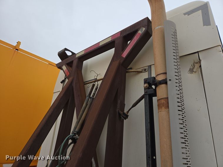 image for item DP6118 2009 Mack CHU613 semi truck