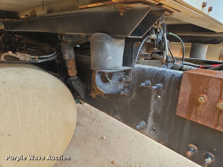 image for item DP6118 2009 Mack CHU613 semi truck