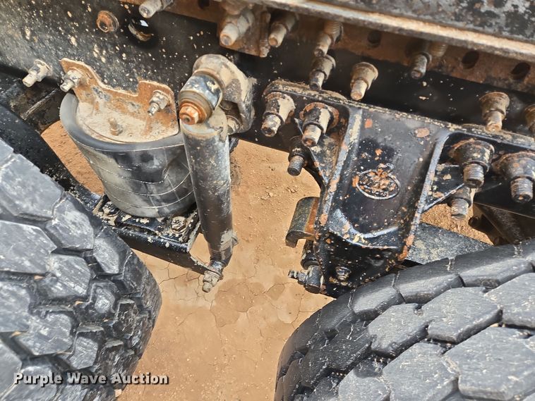 image for item DP6118 2009 Mack CHU613 semi truck