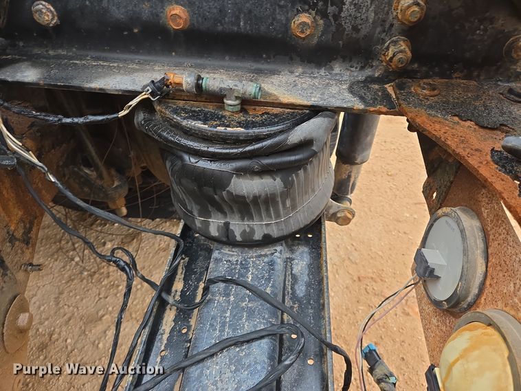 image for item DP6118 2009 Mack CHU613 semi truck