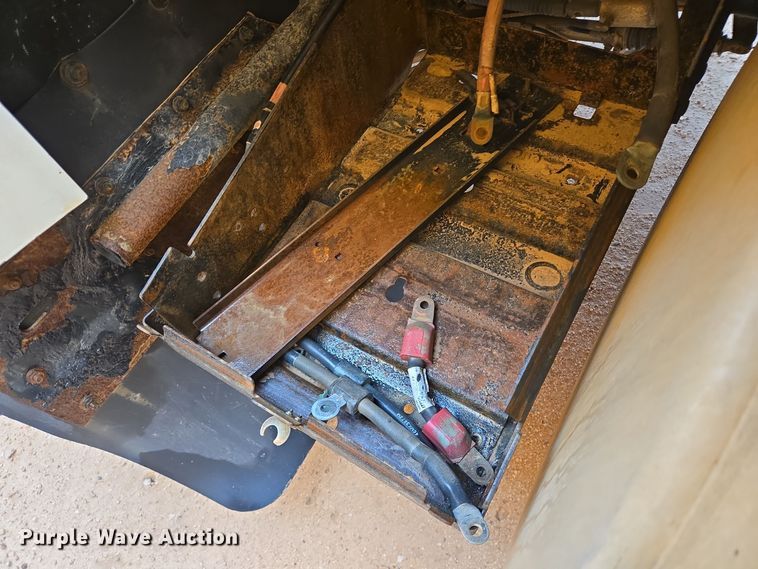 image for item DP6118 2009 Mack CHU613 semi truck