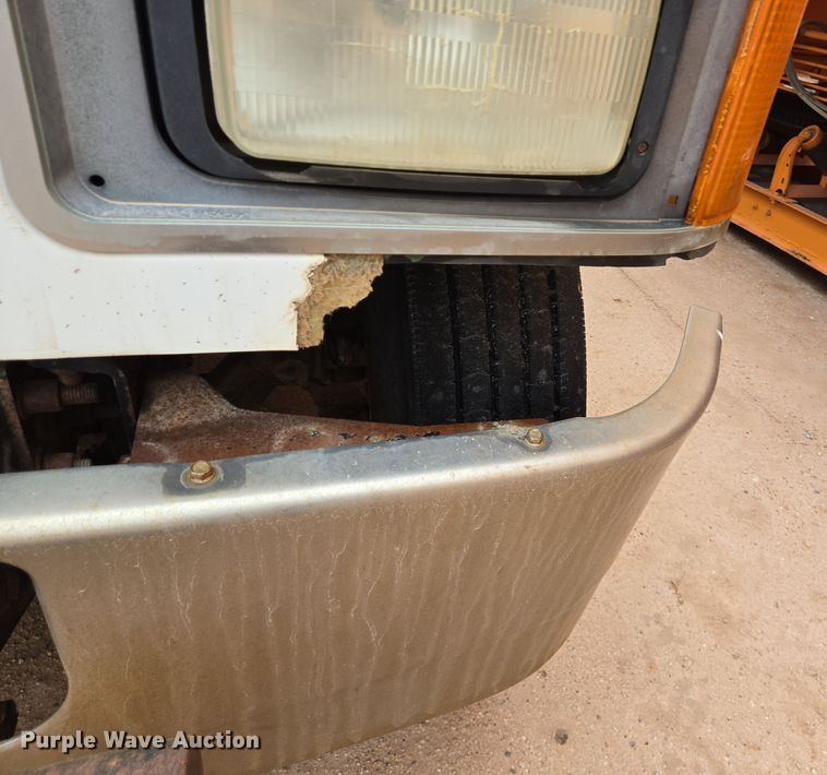 image for item DP6118 2009 Mack CHU613 semi truck