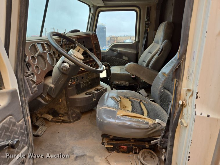 image for item DP6118 2009 Mack CHU613 semi truck