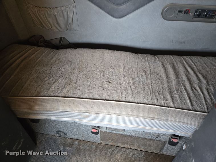 image for item DP6118 2009 Mack CHU613 semi truck