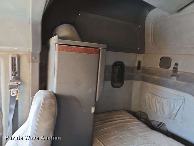 image for item DP6118 2009 Mack CHU613 semi truck