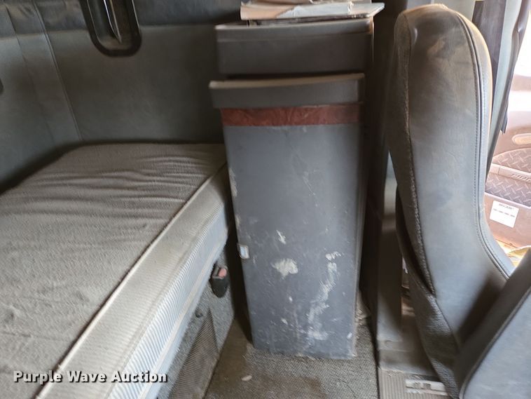 image for item DP6118 2009 Mack CHU613 semi truck