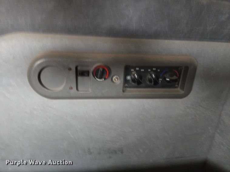 image for item DP6118 2009 Mack CHU613 semi truck