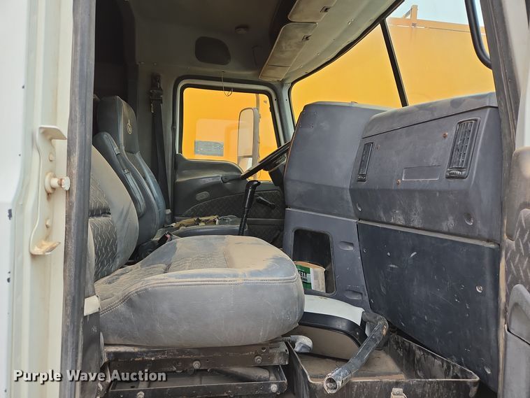 image for item DP6118 2009 Mack CHU613 semi truck