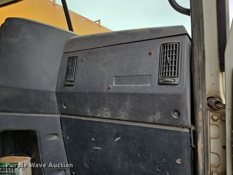 image for item DP6118 2009 Mack CHU613 semi truck