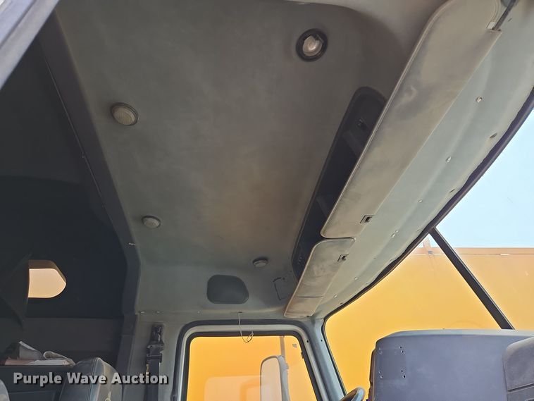 image for item DP6118 2009 Mack CHU613 semi truck