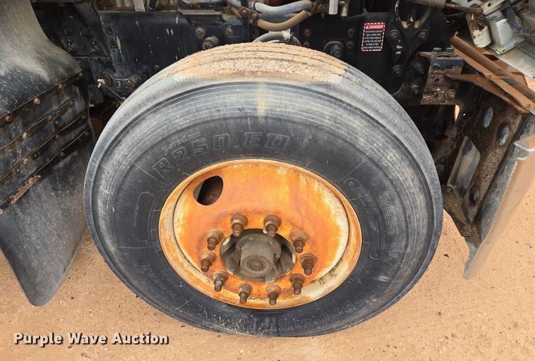 image for item DP6118 2009 Mack CHU613 semi truck