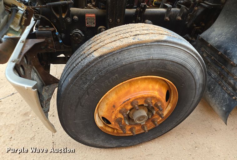 image for item DP6118 2009 Mack CHU613 semi truck