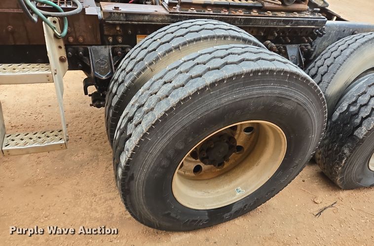 image for item DP6118 2009 Mack CHU613 semi truck