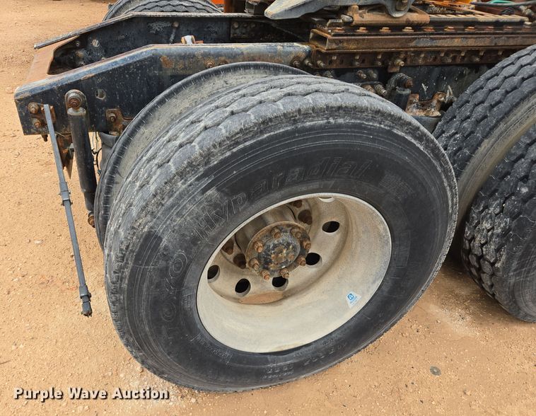 image for item DP6118 2009 Mack CHU613 semi truck