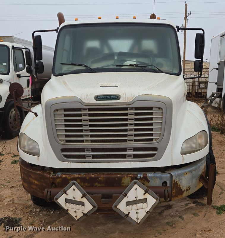 image for item DP6120 2011 Freightliner Business Class M2 flatbed truck