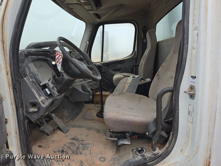 image for item DP6120 2011 Freightliner Business Class M2 flatbed truck