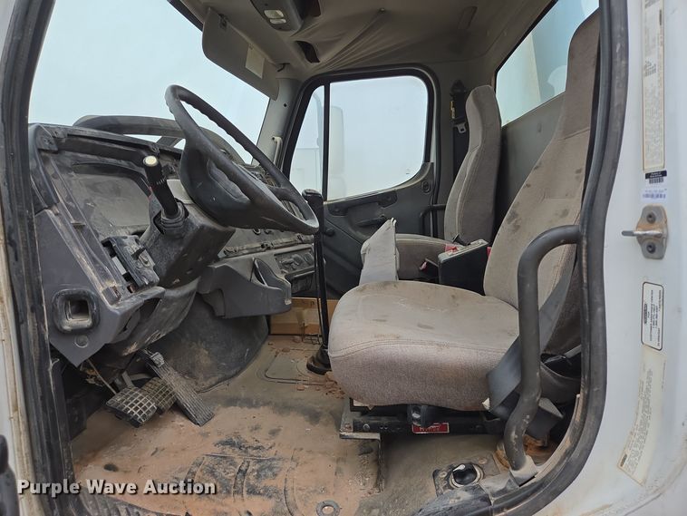 image for item DP6120 2011 Freightliner Business Class M2 flatbed truck