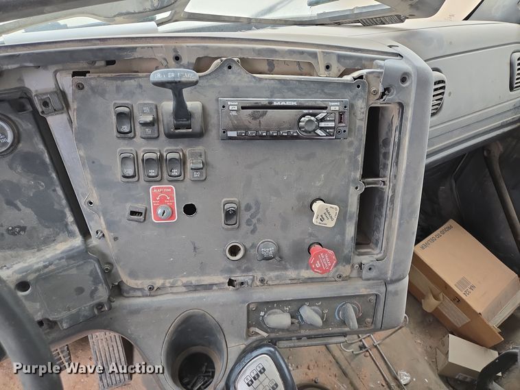 image for item DP6120 2011 Freightliner Business Class M2 flatbed truck