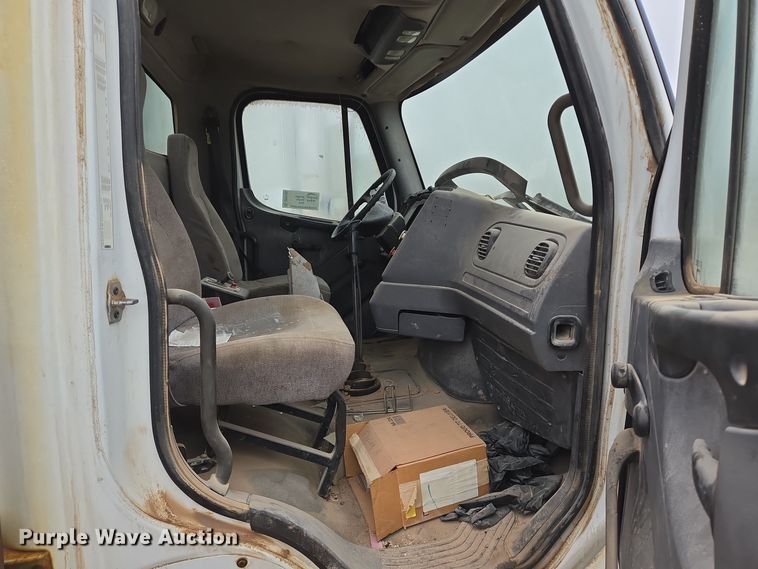 image for item DP6120 2011 Freightliner Business Class M2 flatbed truck