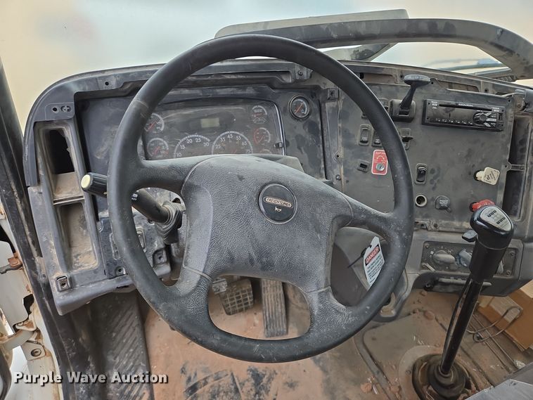 image for item DP6120 2011 Freightliner Business Class M2 flatbed truck